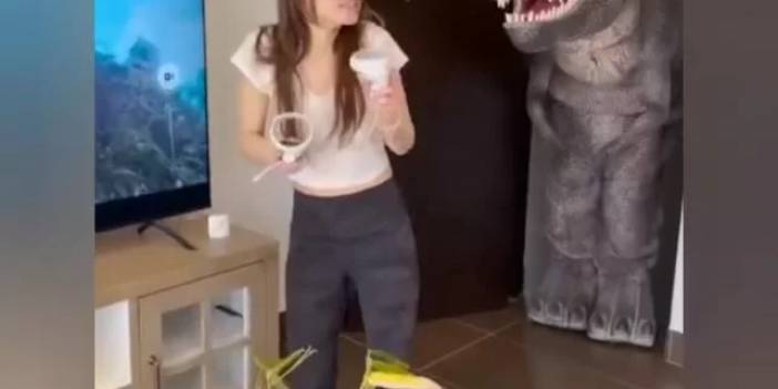 VR gözlükle oyun oynayan arkadaşlarına yaptıkları şaka gündem oldu