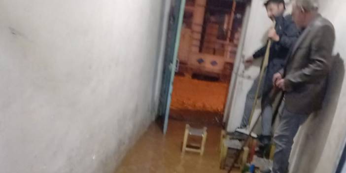 İlçeyi yağış vurdu, dar sokaklara ekipler giremedi