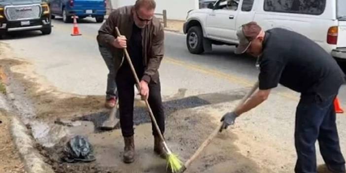 Ünlü oyuncu yoldaki çukurları kapattı