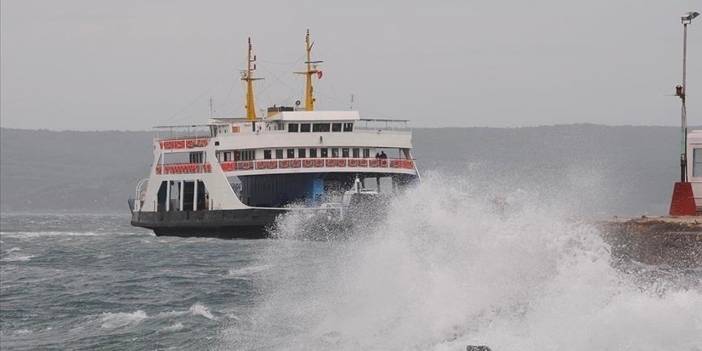 Bozcaada ve Gökçeada feribot seferlerine fırtına engeli