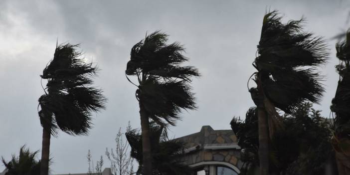 Meteoroloji saat verip Ege Denizi için 'fırtına' uyarısı yaptı