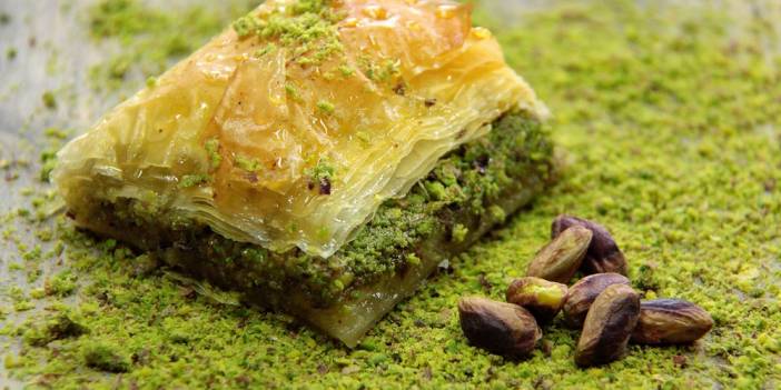 Bayram öncesi baklava ve çikolata uyarısı geldi... O gördüğünüz Antep fıstığı değil! Gerçek çikolatayı anlamanın püf noktaları..