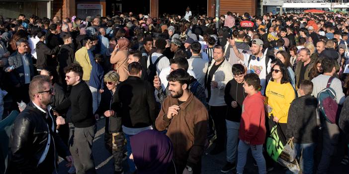 Kriz vurdu, memleketine gidemeyen İstanbul'da kaldı