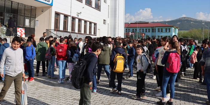 Deprem Bölgesindeki Öğrenciler İçin Karar... Bakan Duyurdu