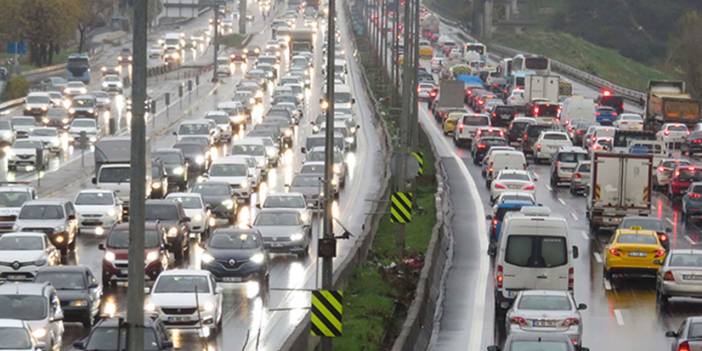 İstanbul'da Yağmur Trafiği! Adım Adım İlerliyor