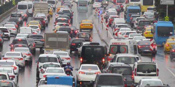 İstanbul'da Yağmur Trafiği! Adım Adım İlerliyor