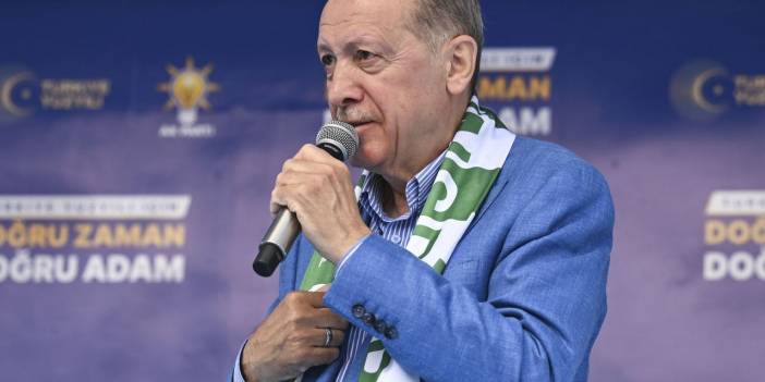 'Ne soğana ne patatese, liderinizi kurban etmezsiniz' diyen Erdoğan şarkı söyledi: Biz onu seviyoruz, çok seviyoruz
