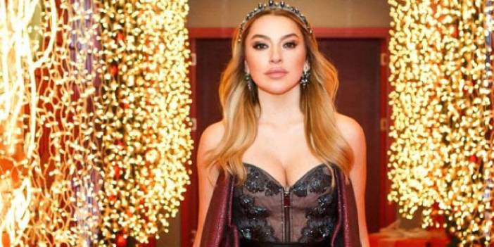 Duyanlar şoke oldu... Hadise'nin "oy kullanma" kombini dikkat çekti! Mini eteğinin fiyatı ise dudak uçuklattı!