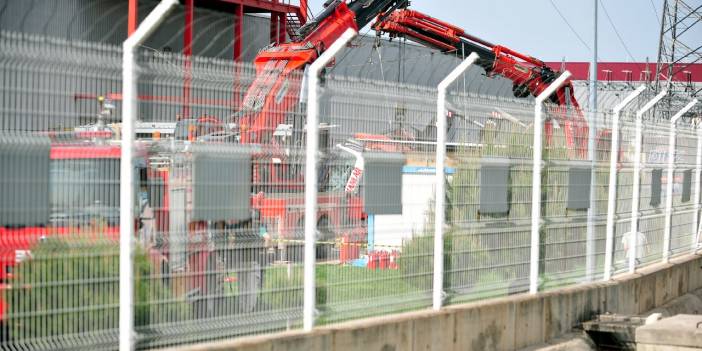 Bursa'da Fabrika Bahçesindeki Vinç Devrildi: 1 Ölü, 2 Yaralı