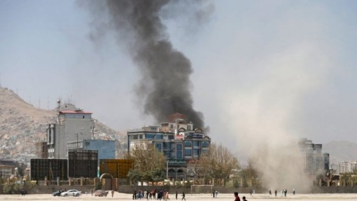 Bayram nedir dinlemediler! Canlı yayında konuşurken bombaladılar