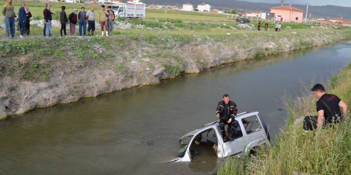 Hafif ticari araç sulama kanalına uçtu: 1 ölü, 1 yaralı