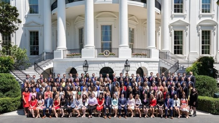 Trump'ın fotoğrafı tartışma yarattı: Fazla beyaz