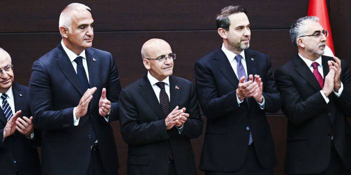 Mehmet Şimşek'i Bekleyen Devasa Problem! Ekonomistlerden 'Duvara Toslama' Uyarısı