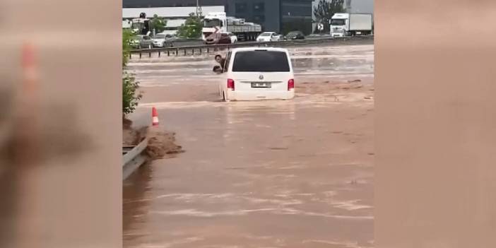 Sağanak hayatı felç etti: Ankara-Eskişehir yolu trafiğe kapatıldı!