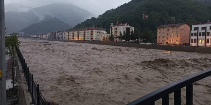 Sağanak Nedeniyle İki İlde Okullar Tatil Edildi