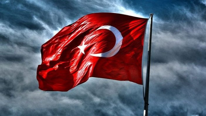 Hırvatistan’da Türk bayrağına saldırı: Bayrağı böyle geri aldı