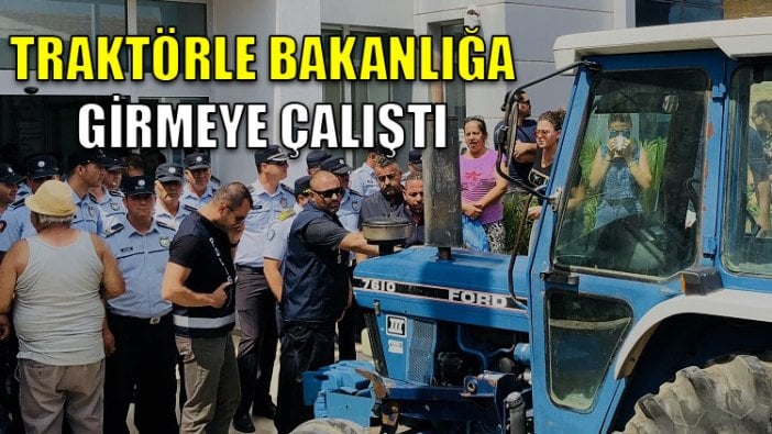 KKTC’deki protestoda bir eylemci traktörle Bakanlığa girmeye çalıştı