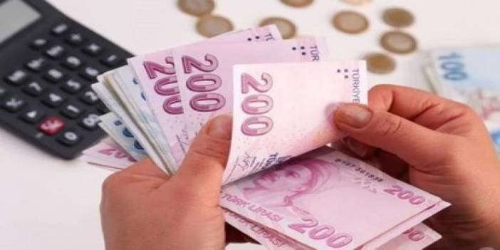 Ünlü ekonomistten çarpıcı yorum: 'Enflasyon muhtemelen yıl sonuna kadar yüzde 55 olacak, maaş zammı kısa sürede eriyecek'