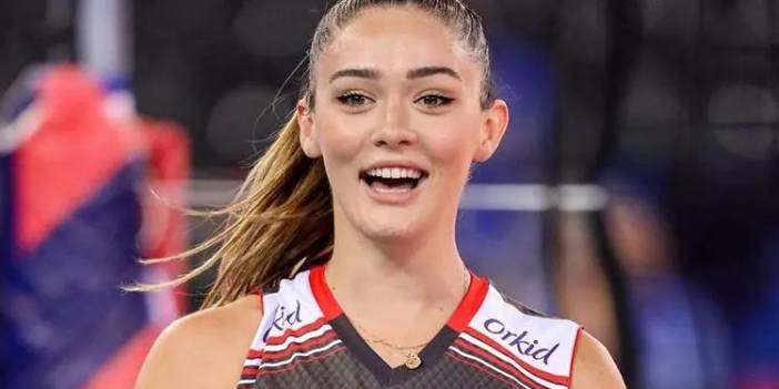 Milli Voleybolcu Zehra Güneş'in Kız Kardeşleri Sanki İkiz Gibiler!