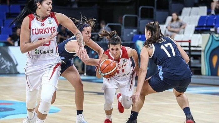 Potanın perileri Arjantin'i geçti: 63-37