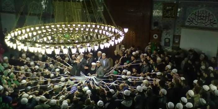 Saray'a Yakın Yazardan Menzil'e Fitne Uyarısı! Siyasete Yaranmaya Çalışıp İhale Peşinde Koşanlar...