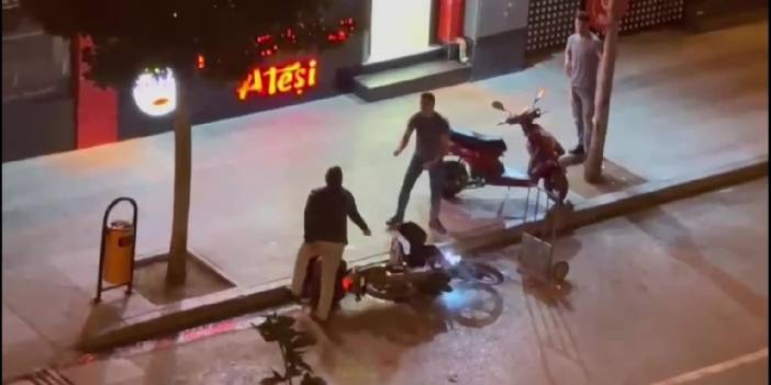 Moto-kuryenin Akaryakıt Zammına İsyanı Kamerada: Al Benzini, Kendin Çalış!