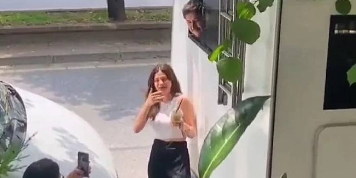 Gençler fotoğraf çektirmek isterken Feyyaz Yiğit sürpriziyle karşılaştılar