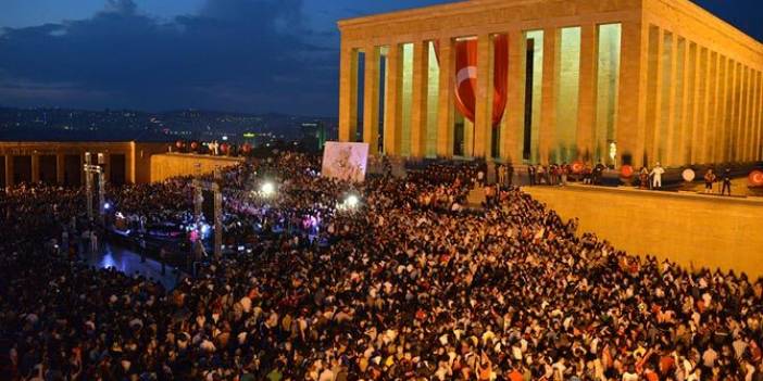 Anıtkabir'in siluetine cami!