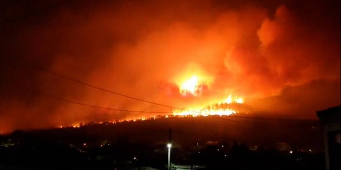 Yunanistan'daki yangınlar 6 gündür devam ediyor! Yollar kapatıldı, alevler yerleşim birimlerine yaklaştı