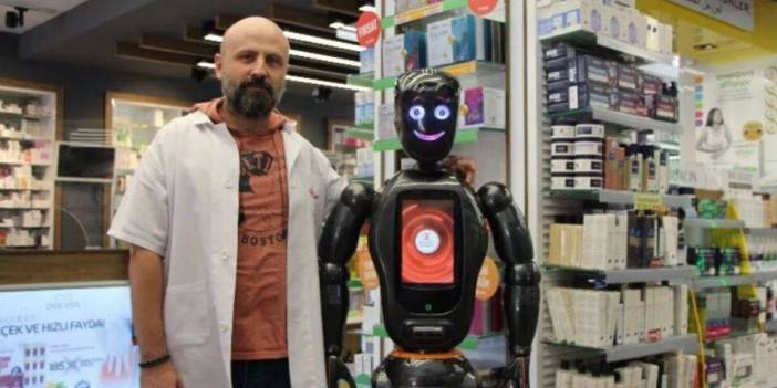 Türkiye'nin İlk Eczane Teknisyeni Robotu İşe Başladı