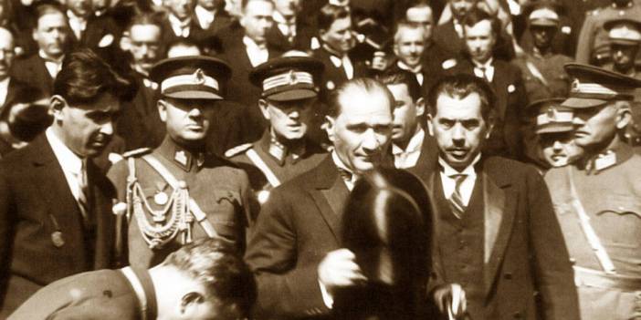 Atatürk’ün Büyük Zafer sonrası Meclis ziyaretine ilişkin nadir görüntüleri paylaşıldı