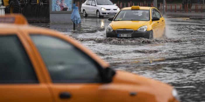 Ankara'da sağanak zor anlar yaşattı