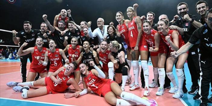 Kız Çocuklarına Örnek Oldular... Şampiyonluk Voleybol Derslerine Talebi Artırdı