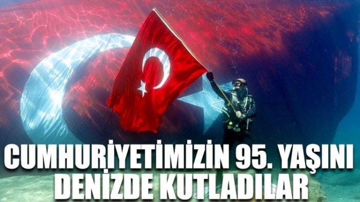 Cumhuriyetimizin 95. yaşını denizde kutladılar