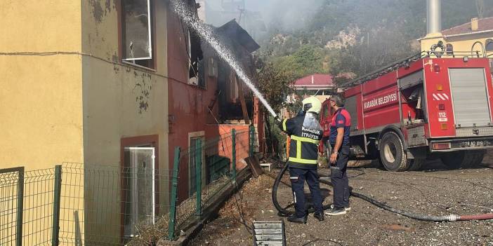 Kastamonu'da 10 Ev Küle Döndü: Söndürme Çalışmaları Sürüyor