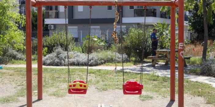 Parktan Kovulan Adam Kendini Salıncağa Bağlayıp Ağladı