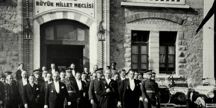 'Son Akşam Yemeği'nden ilk kare geldi: Başrol oyuncusu makyaj yapmadan Atatürk oldu