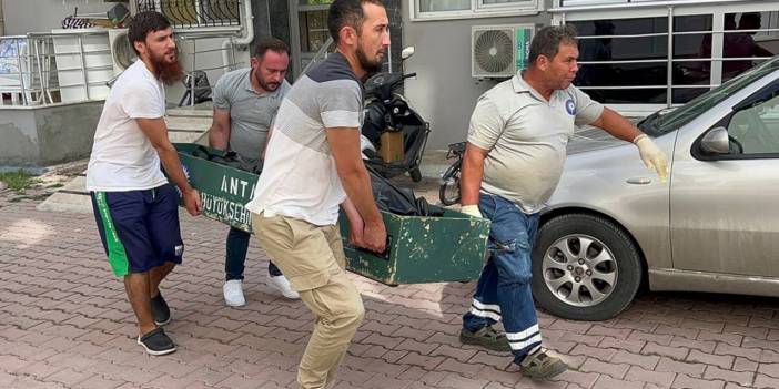 14 Yaşındaki Çocuk, Hamile Annesini Ölü Buldu