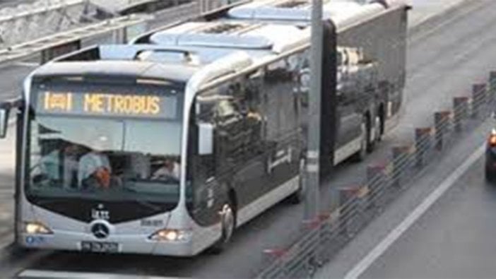 İstanbullular dikkat! Metrobüs güzergahları değişti...