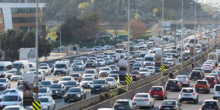 Zincirleme Trafik Kazası: D-100 Kilit!