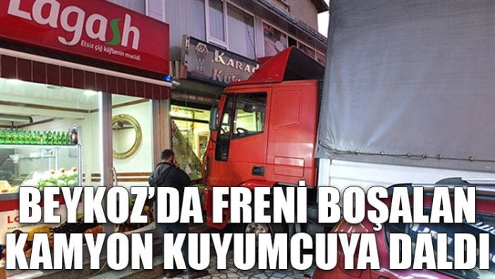 Beykoz’da freni boşalan kamyon kuyumcuya girdi