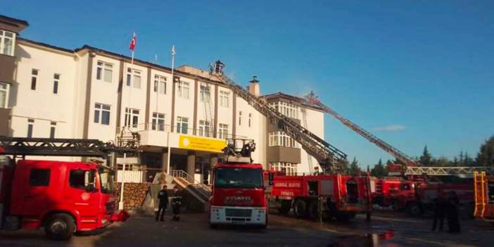 Okulda yangın: Öğrenci ve Öğretmenler Tahliye Edildi!