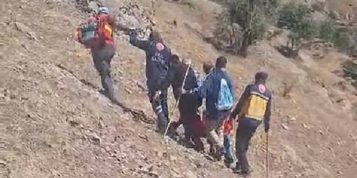 Yaşamla Ölüm Arasındaki İnce Çizgi! Kalp Hastası 2 Kilometre Taşınarak Ambulansa Götürüldü...