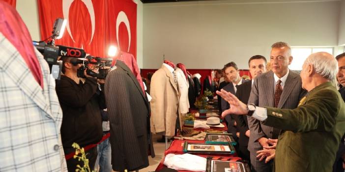 Cumhuriyetin 100'üncü yılında Atatürk'ün kıyafetleri Ataşehir'de sergileniyor