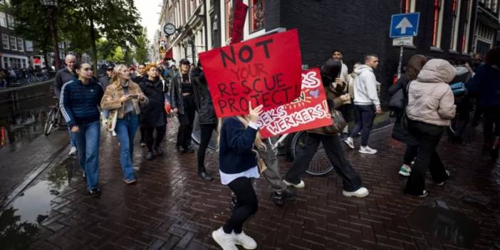 Amsterdam’da Seks İşçileri Amsterdam Belediyesi'nin 'Yeni Erotik Merkez' Planını Protesto Etti