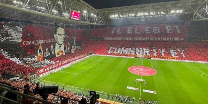 Derbi öncesi Galatasaray taraftarından Cumhuriyetin 100. yılına özel koreografi