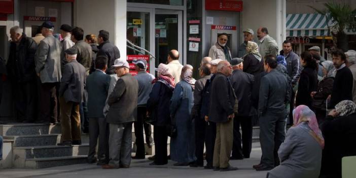 Emeklilik yaşı bombası... Emekli Yaşı Yükselecek Mi? En net yanıtı hükümet verdi