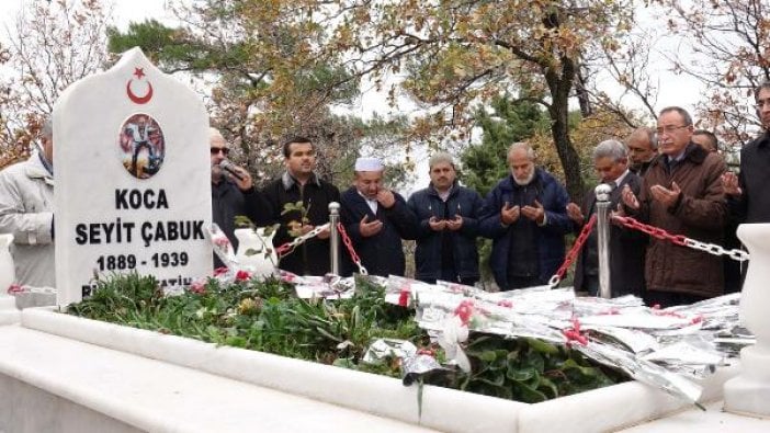 Seyit Onbaşı, ölüm yıl dönümünde mezarı başında anıldı