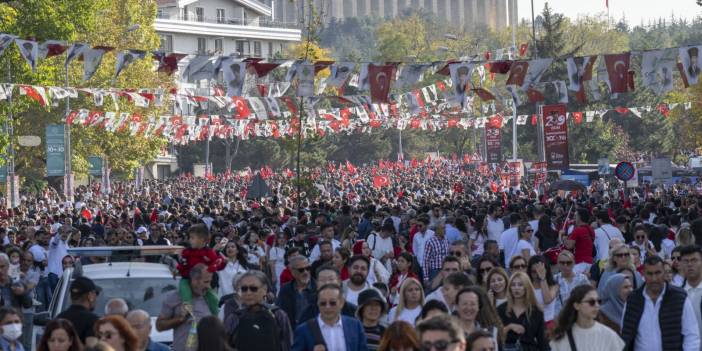 Cumhuriyet Coşkusu Sokağa Taştı: Milyonlarca İnsan Yollara Döküldü