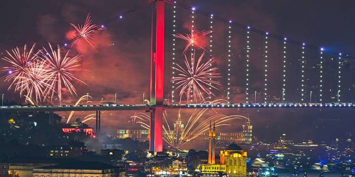 İstanbul Boğazı’nda Muhteşem Gösteri...